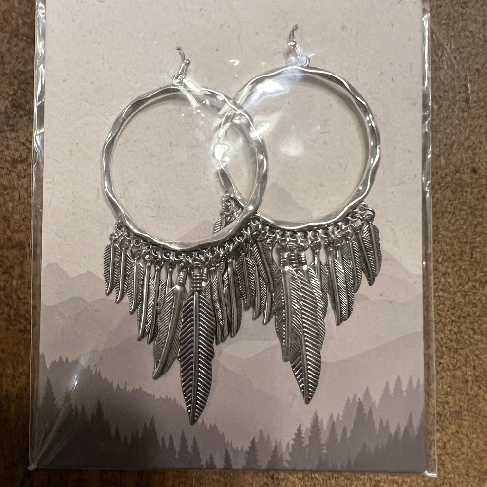 Hiouchi Jewels Silver Feather Hoop Earrings